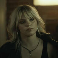 an image of renee rapp from the "pretty girls" music video